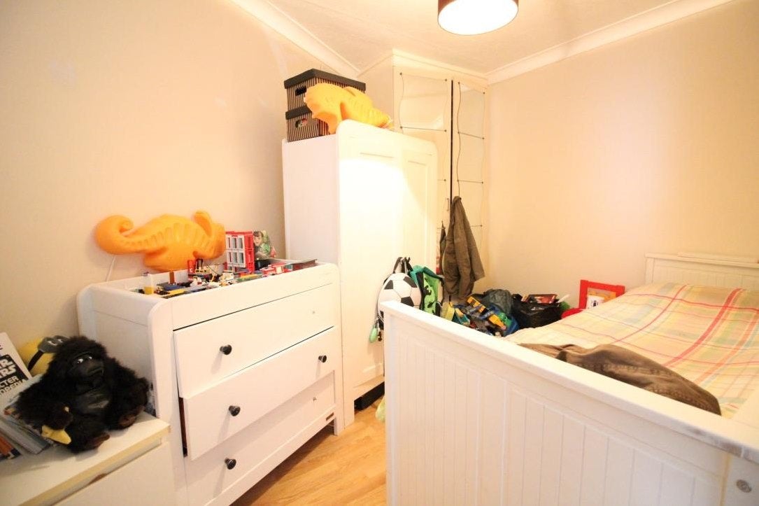 Flat Avonwick Road in Greater London