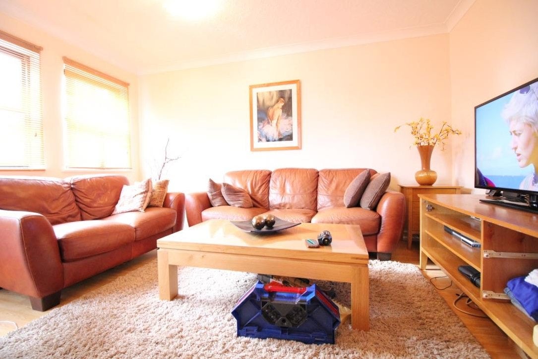Flat Avonwick Road in Greater London