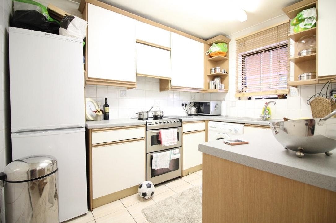 Flat Avonwick Road in Greater London