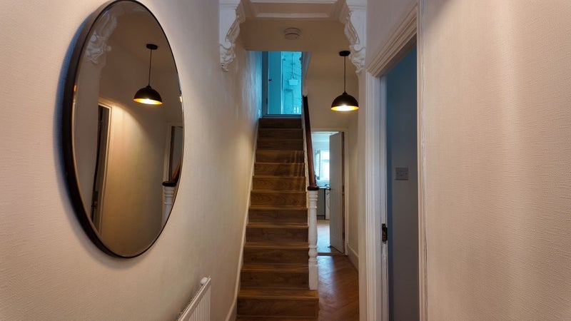 Room Kneller Road in Greater London