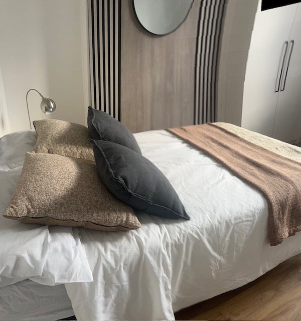 Room Kneller Road in Greater London