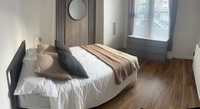 Room Kneller Road in Greater London