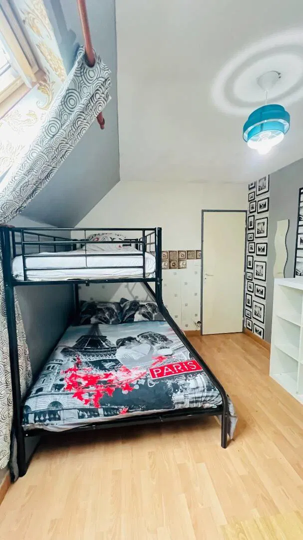 Chambre Rue des Pommiers à Orléans