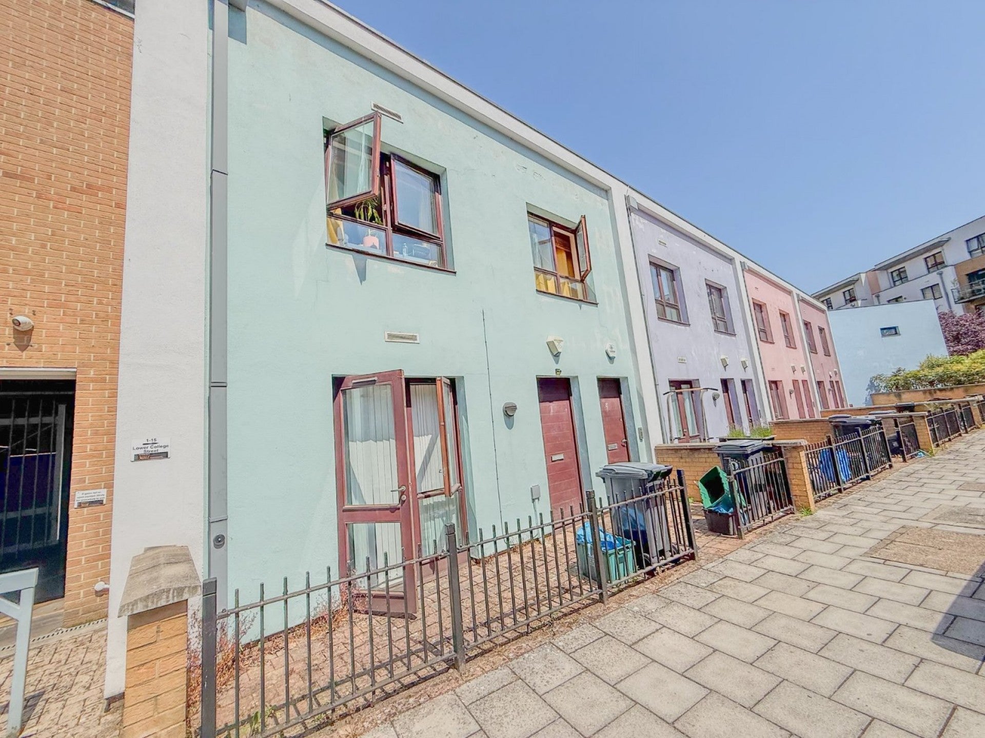 Flat Lower College Street in Bristol