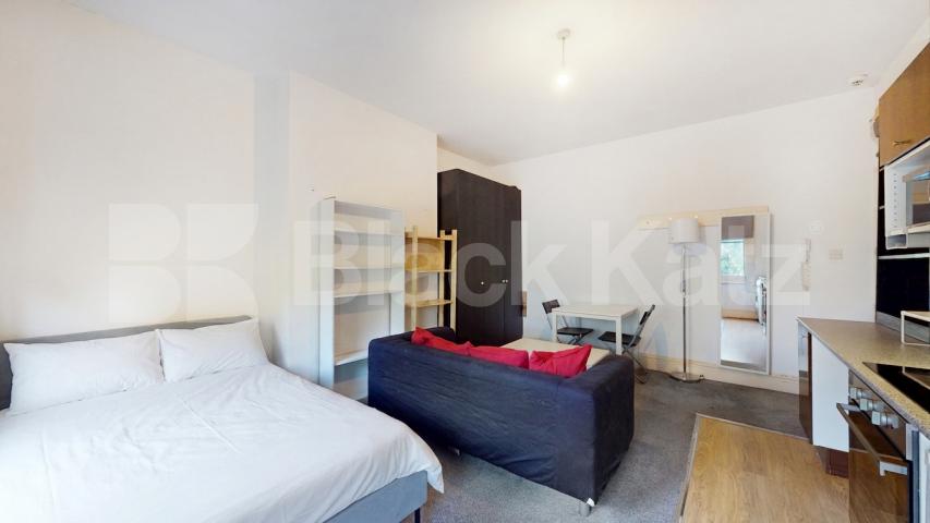 Flat Iverson Road in Greater London