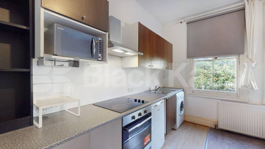 Flat Iverson Road in Greater London