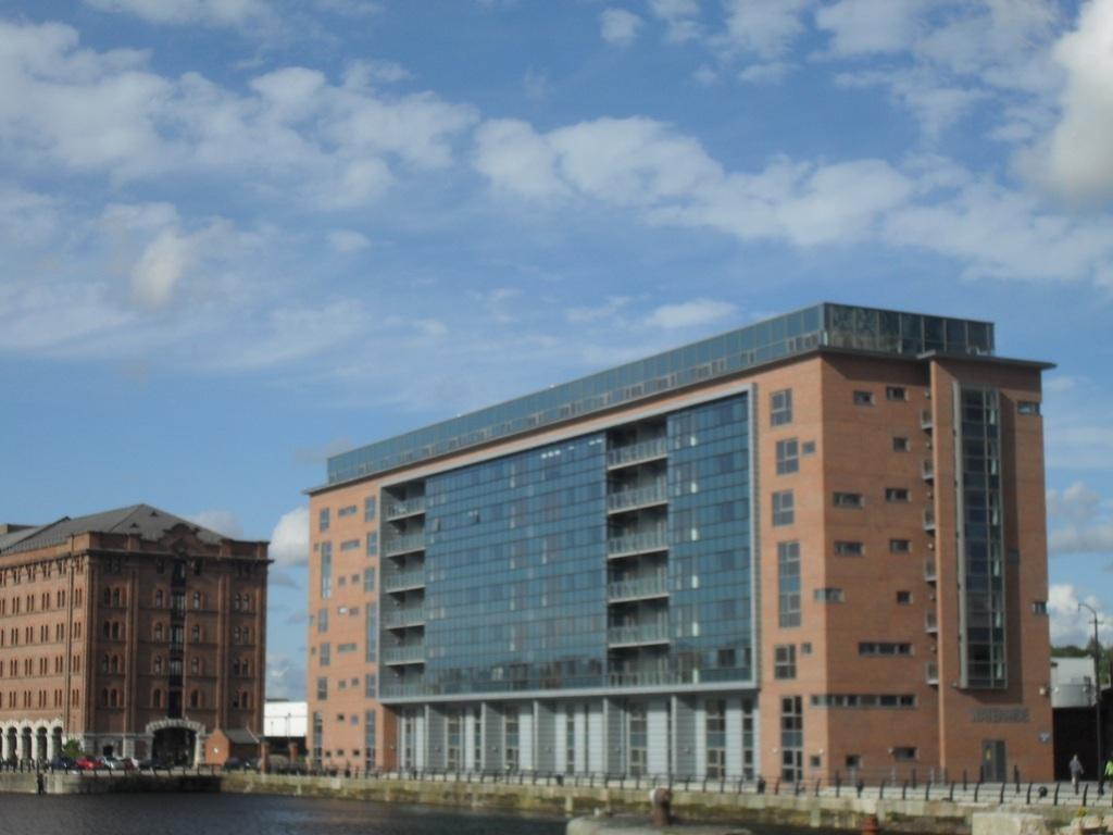 Flat William Jessop Way in Liverpool