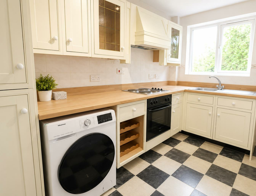 Flat Whitehall Close in Greater London