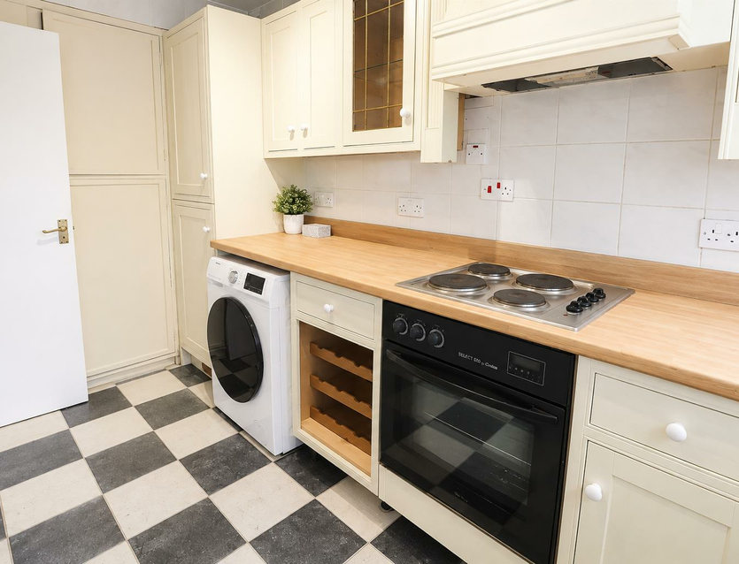 Flat Whitehall Close in Greater London