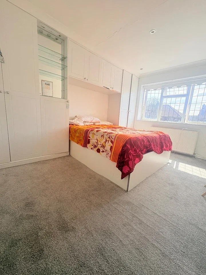 Room Grosvenor Avenue in Greater London