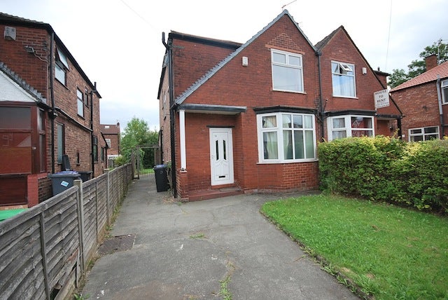 House Lees Hall Crescent in Manchester