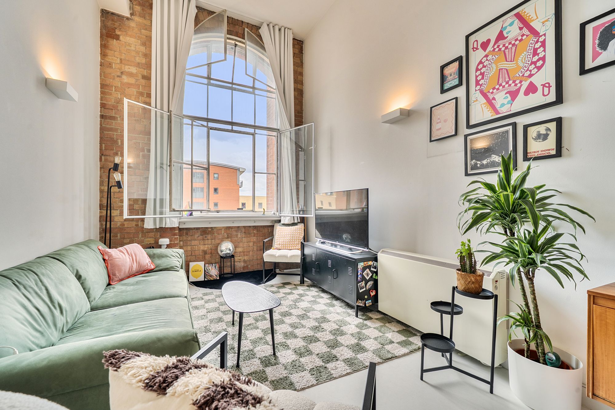 Flat Fairfield Road in Greater London