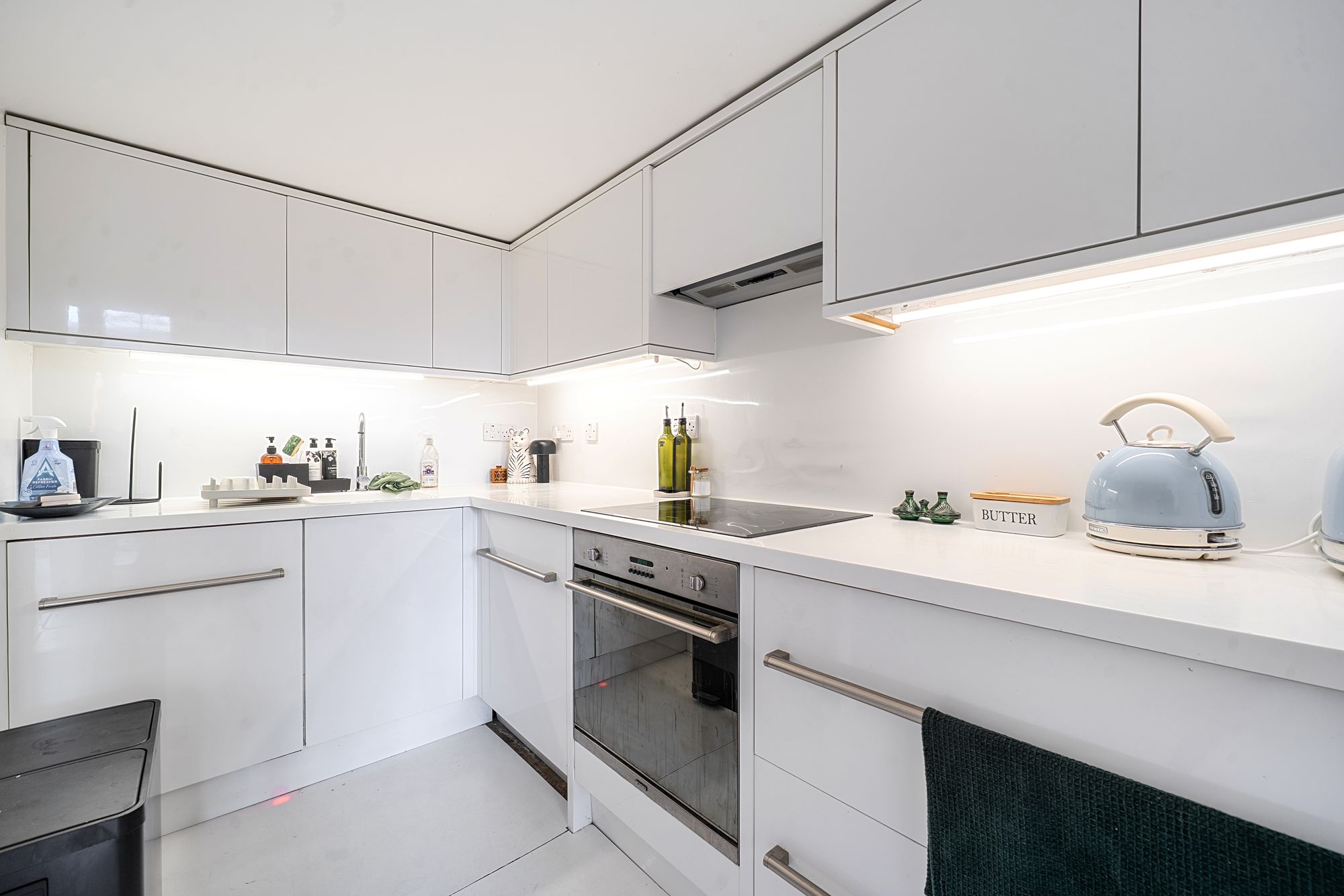 Flat Fairfield Road in Greater London