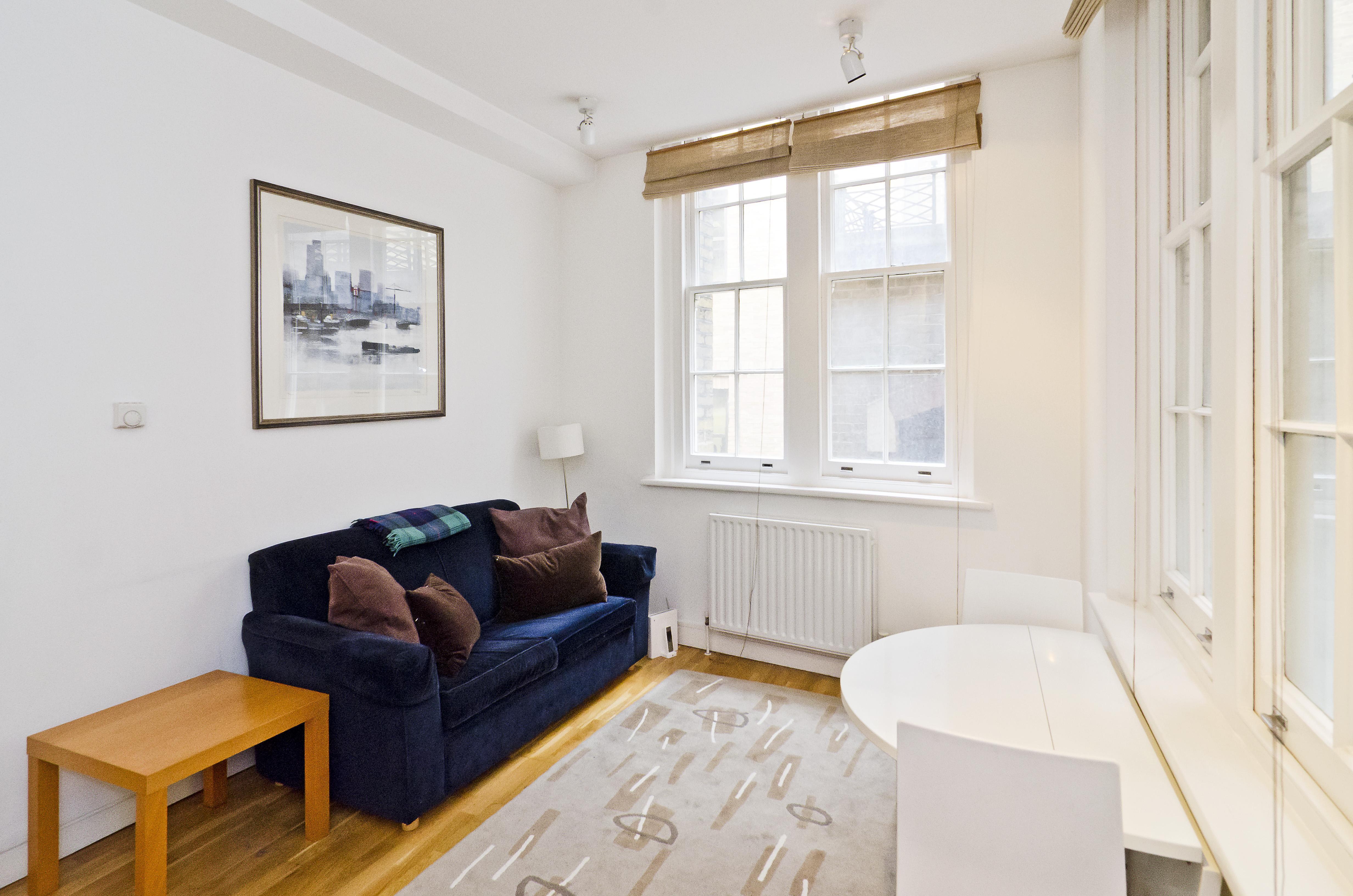 Flat Carter Lane in City of London