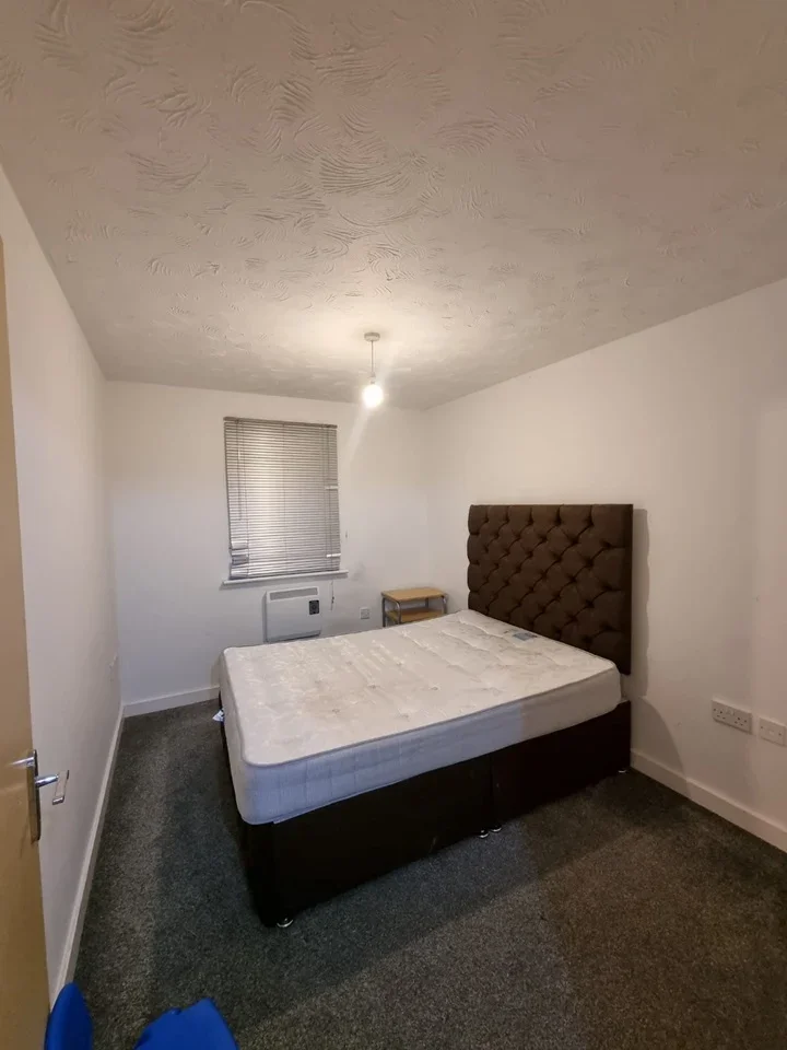 Flat Clayburn Road in Peterborough
