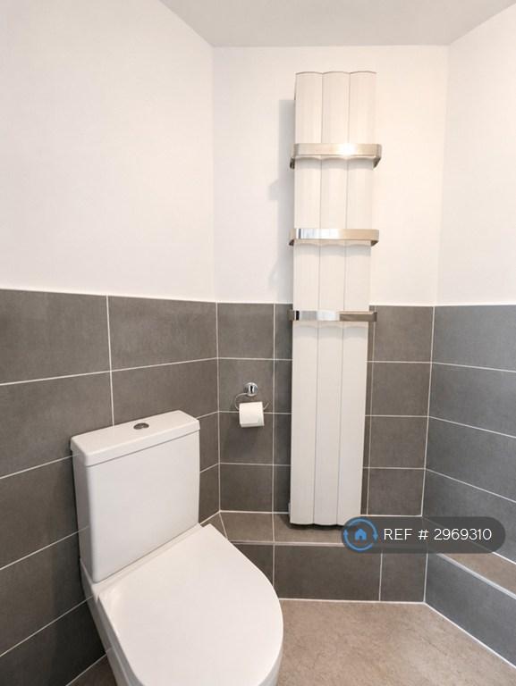 Flat Oakwood Drive in Salford