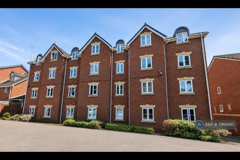 Flat Oakwood Drive in Salford