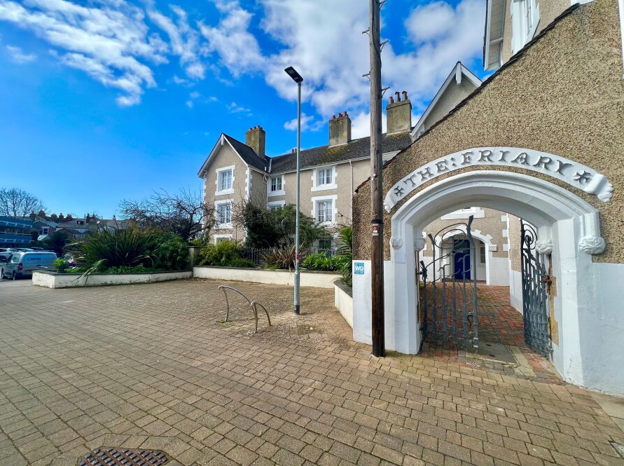 Flat Friary Close in Portsmouth