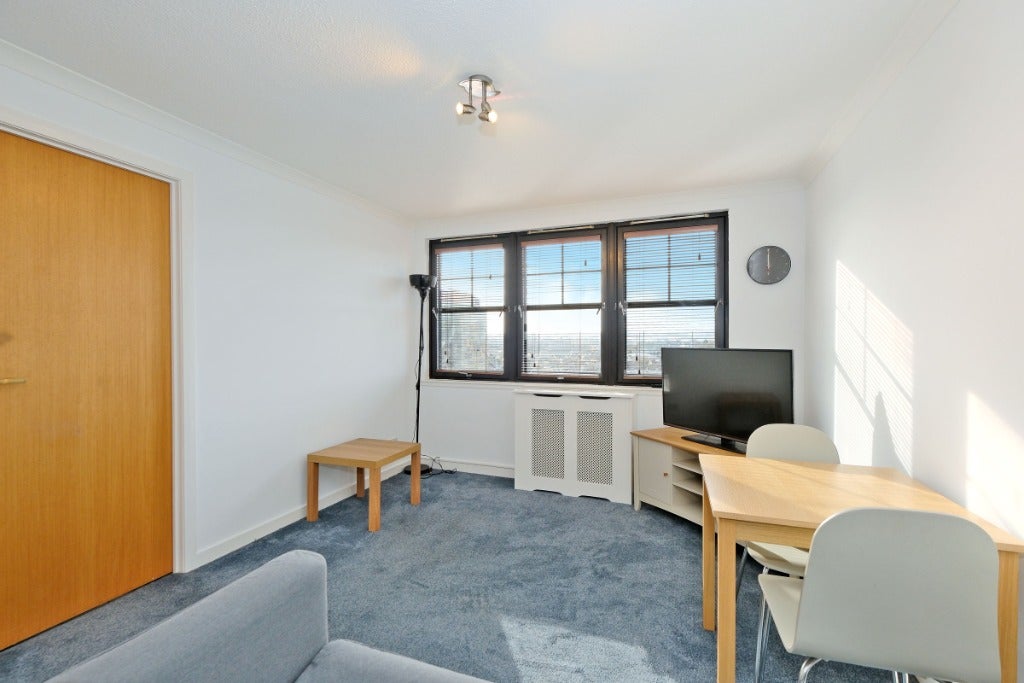 Flat Dee Street in Aberdeen City