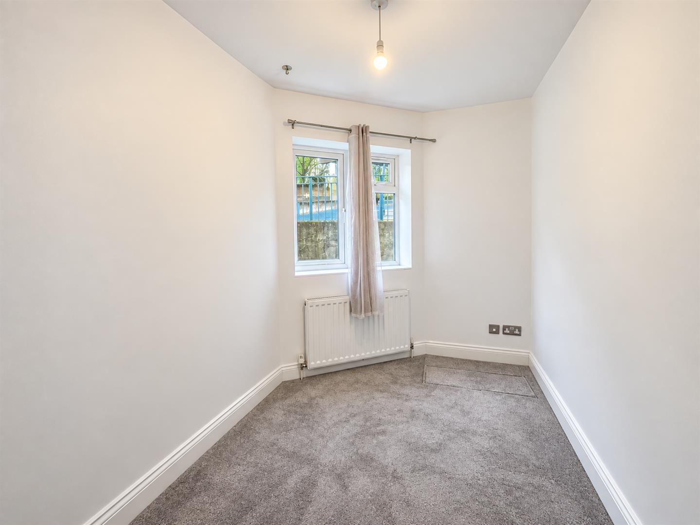 Flat Hillfield Road in Dacorum