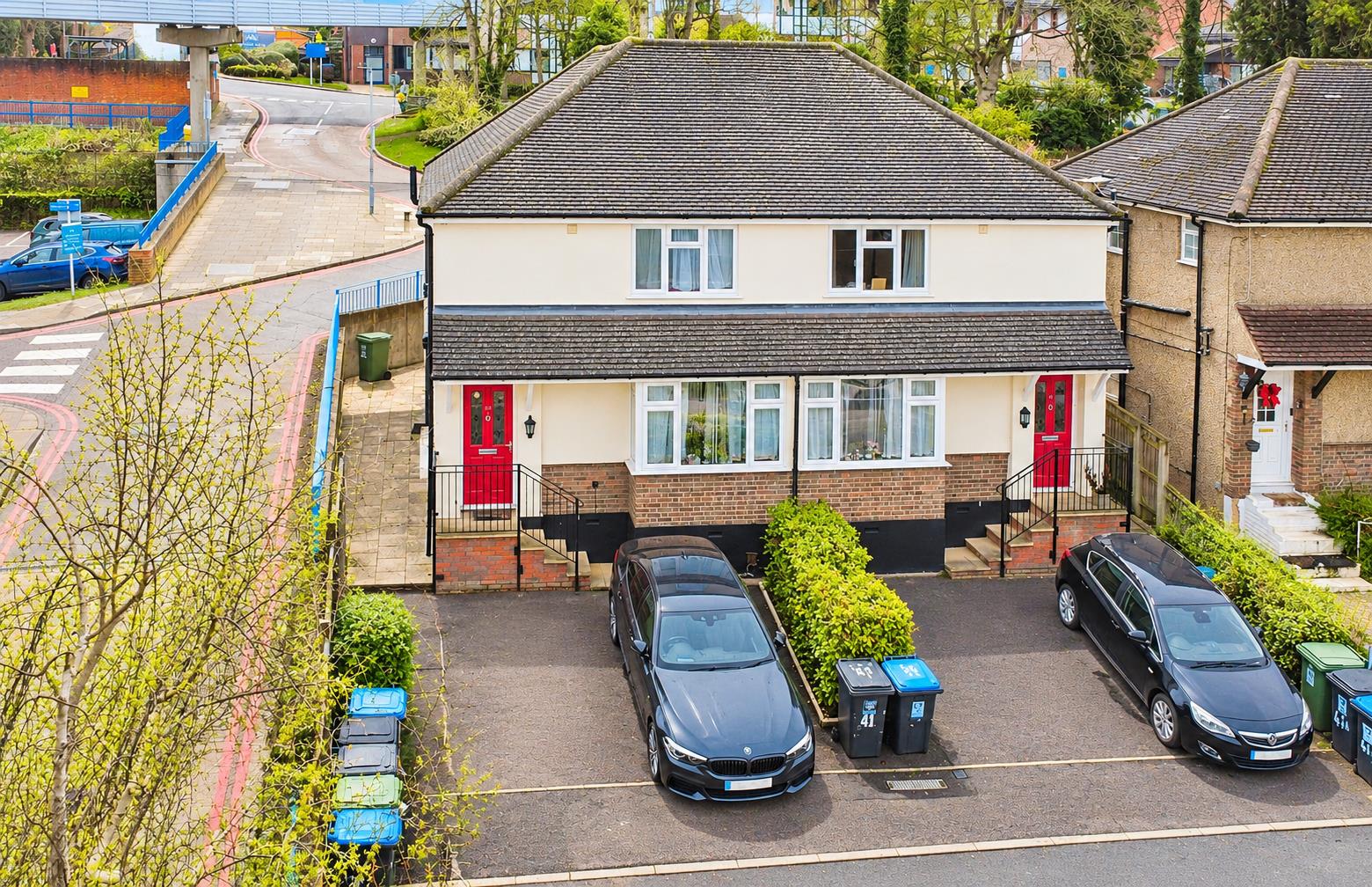Flat Hillfield Road in Dacorum