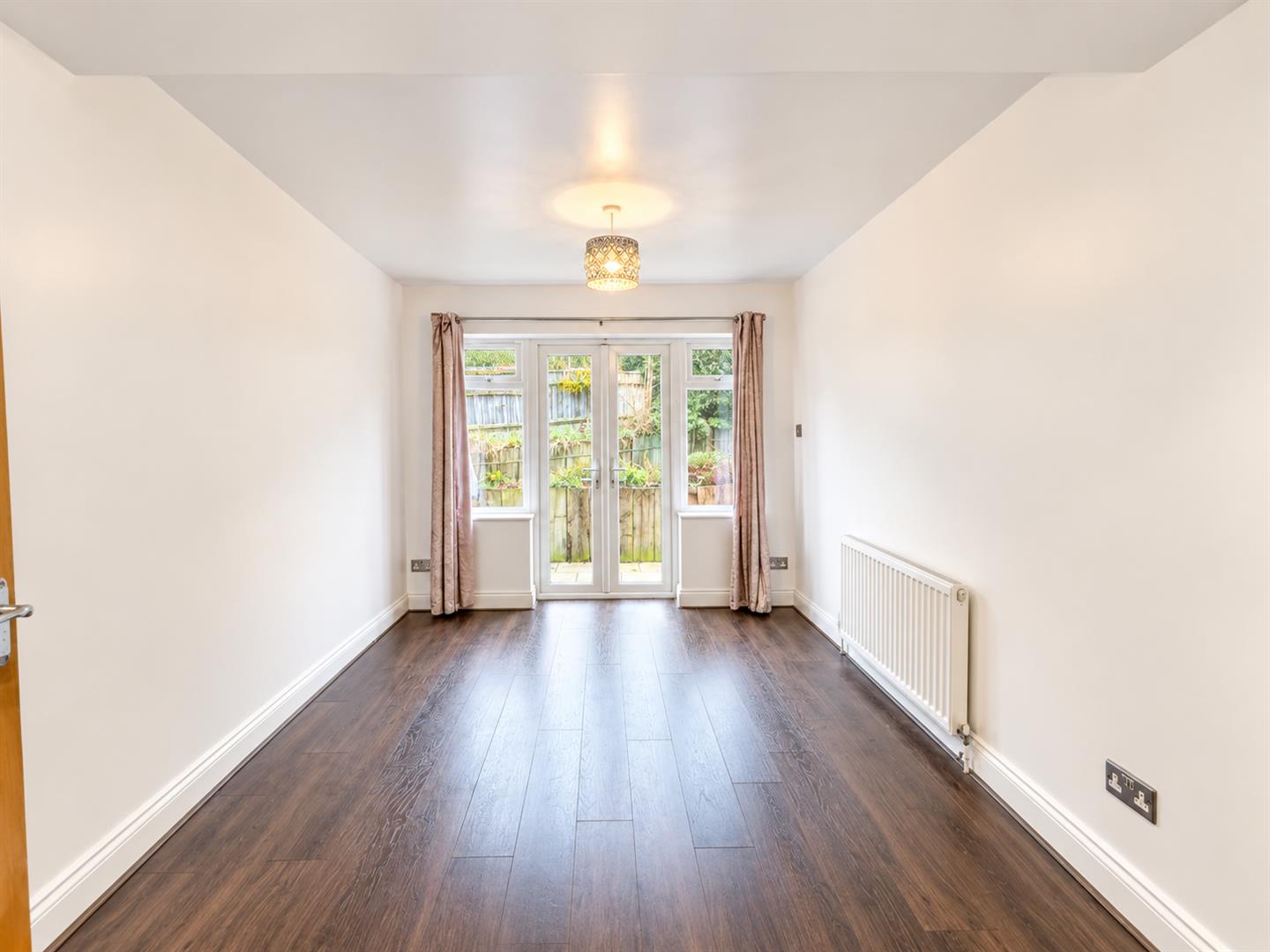Flat Hillfield Road in Dacorum