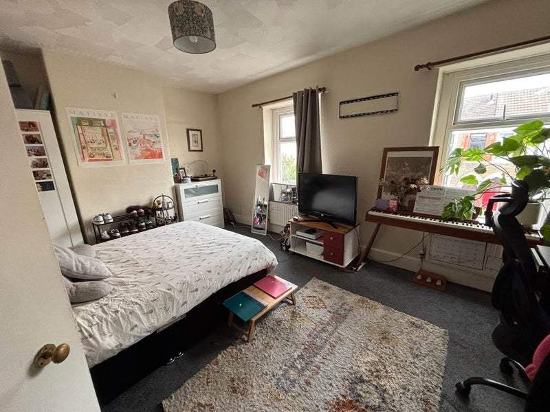 Room Manor Street in Cardiff