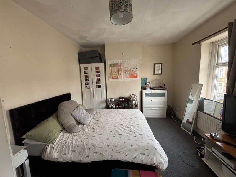 Room Manor Street in Cardiff