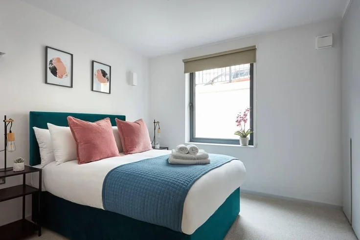 Flat Glenthorne Road in Greater London