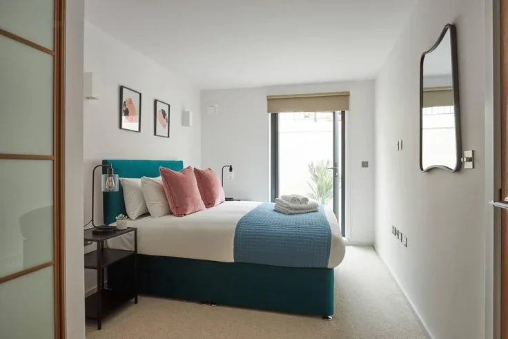 Flat Glenthorne Road in Greater London