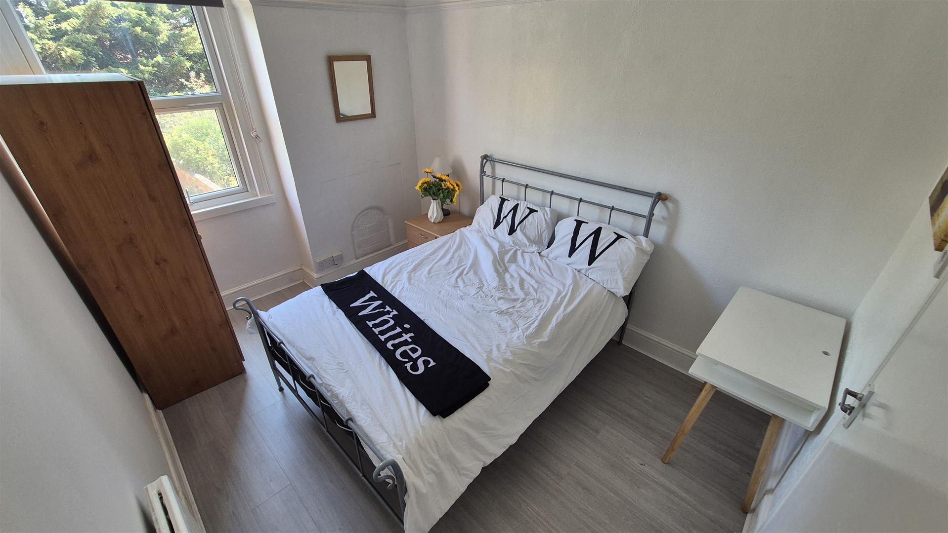 Room Balmoral Road in Northampton