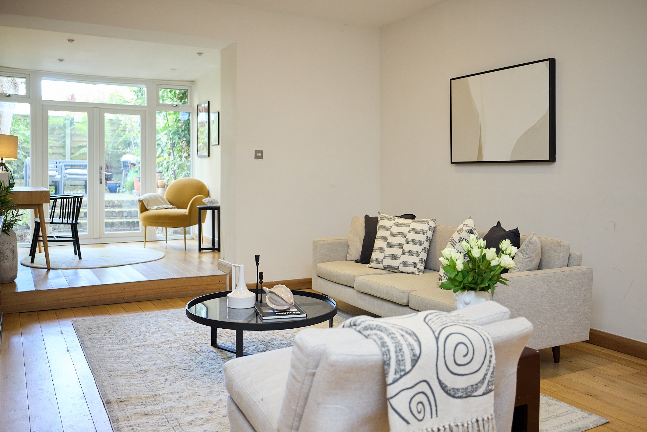 Flat Holland Road in Greater London