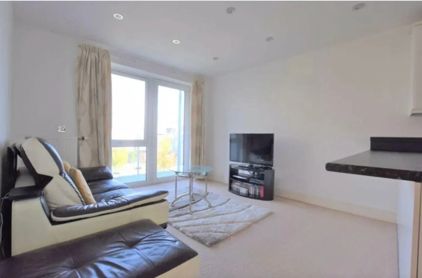 Flat Drinkwater Road in Greater London