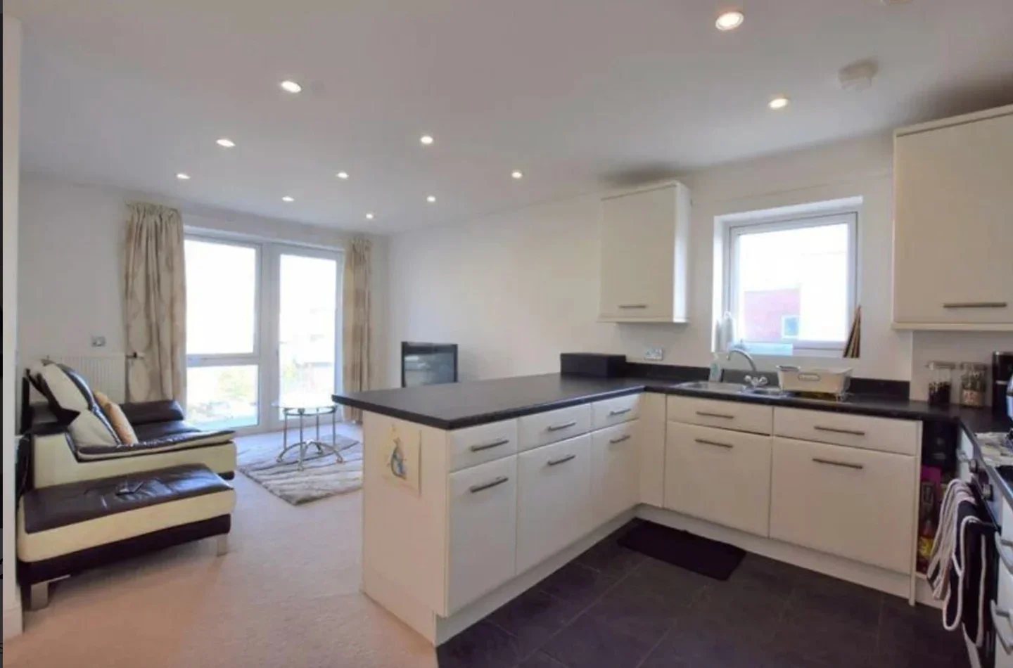 Flat Drinkwater Road in Greater London