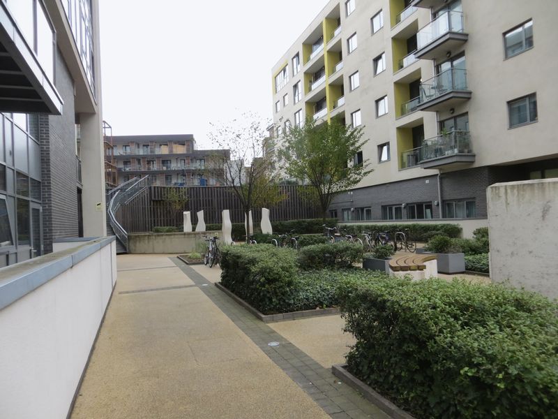 Flat Bow Common Lane in Greater London