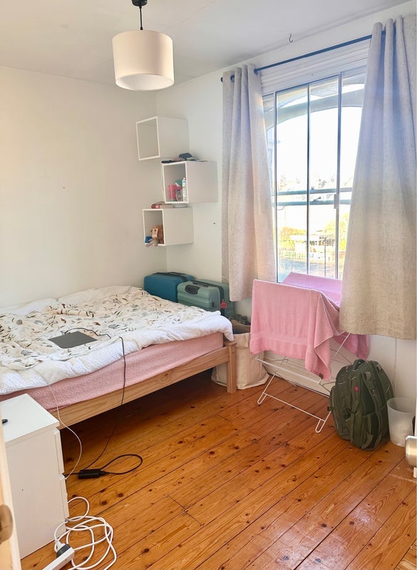 Flat Lambert Road in Greater London