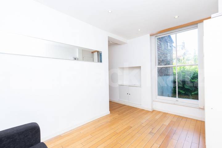 Flat Park Road in Greater London