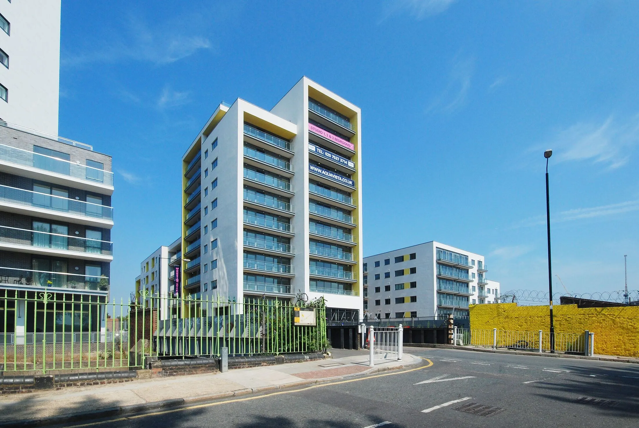 Flat Violet Road in Greater London
