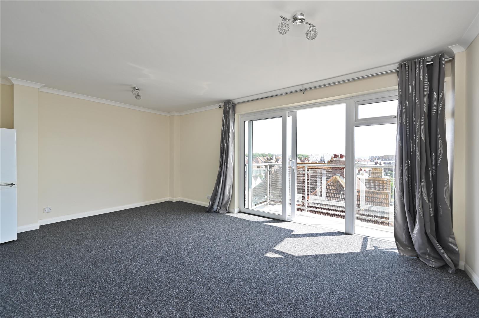 Flat De La Warr Parade in Rother