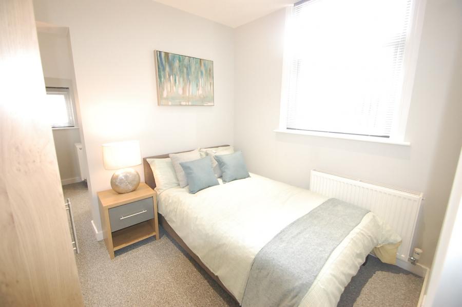 Room Eton Road in East Staffordshire
