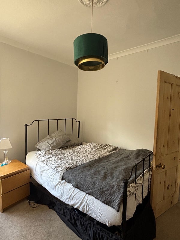 Room Astonville Street in Greater London