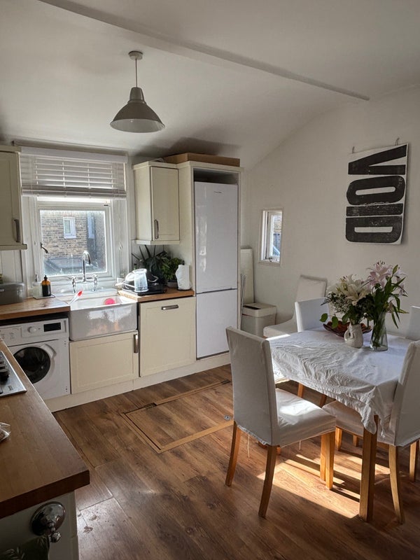 Room Astonville Street in Greater London
