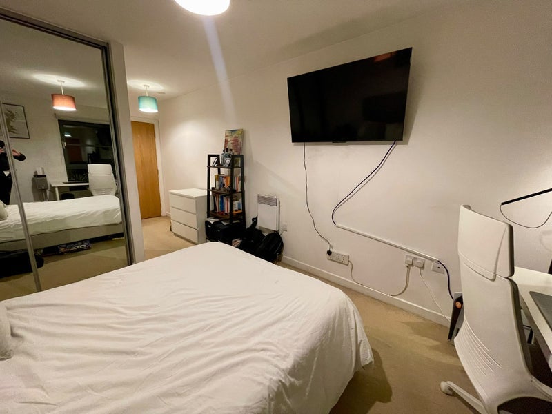 Room Commercial Road in Greater London
