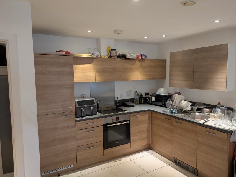 Room Commercial Road in Greater London