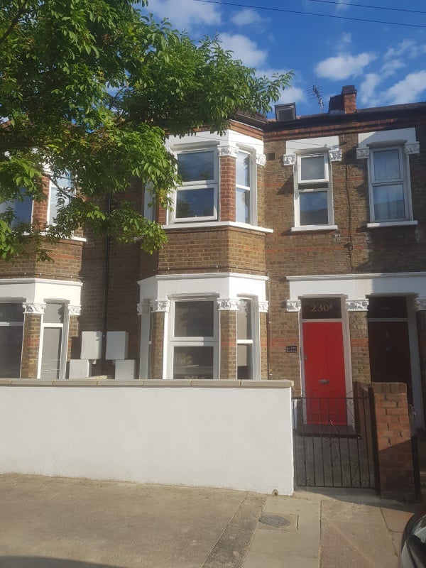Room Commercial Way in Greater London