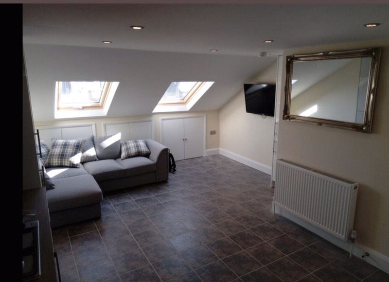 Room Commercial Way in Greater London
