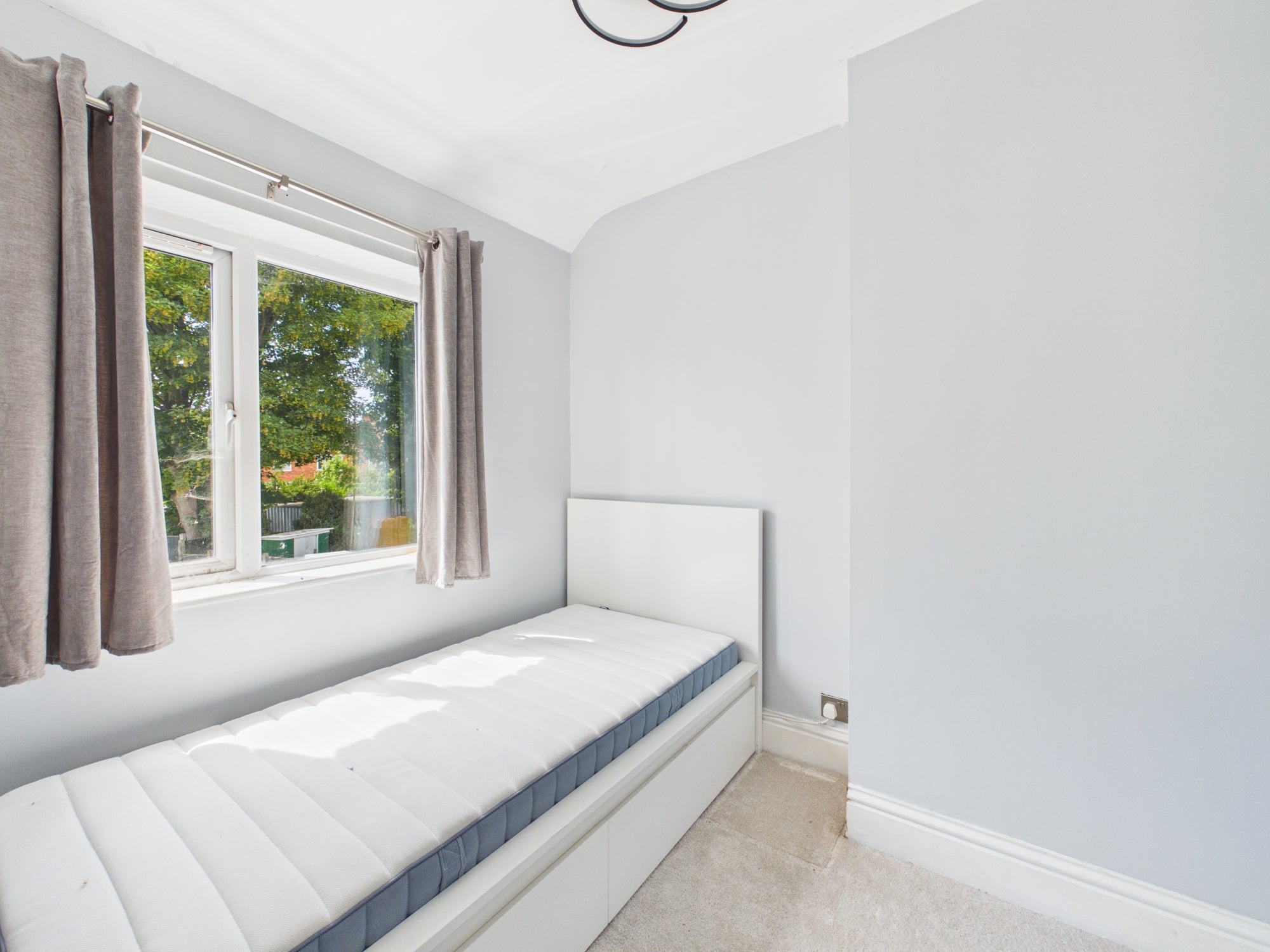 House Henley Place in Gloucester