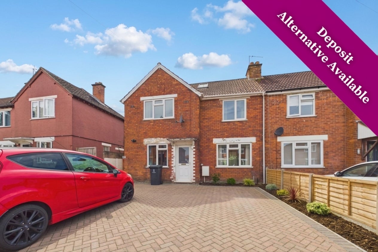 Flat Henley Place in Gloucester