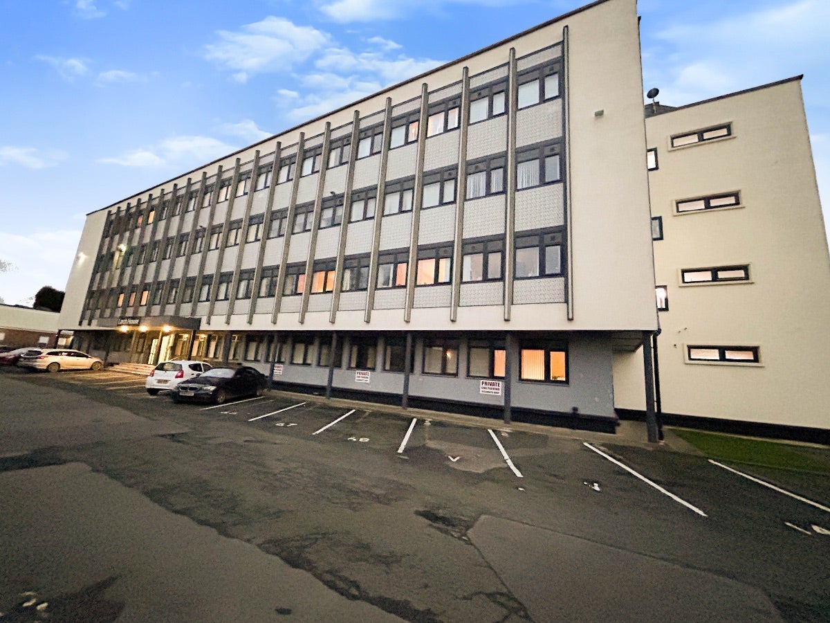 Flat Dudley Road in Dudley