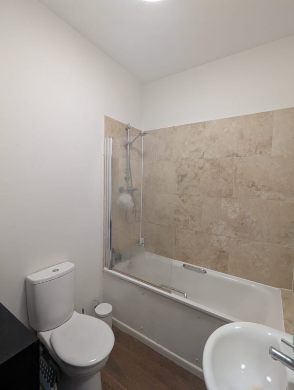 Room Mowlem Street in Greater London